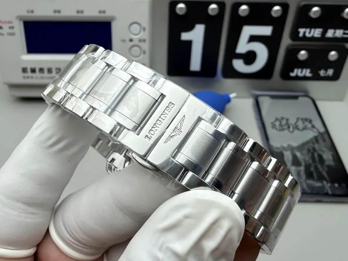 想买APS厂浪琴四针月相？先看看有无破绽！