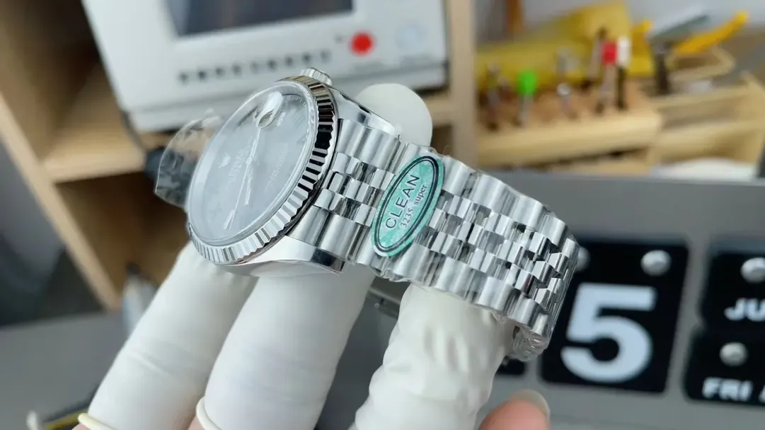 C厂劳力士日志绿萝对比VS厂，机芯与真伪鉴别全解析