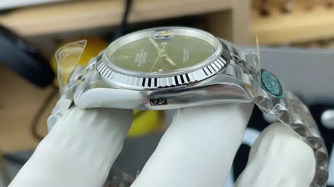 C厂劳力士日志绿萝对比VS厂，机芯与真伪鉴别全解析