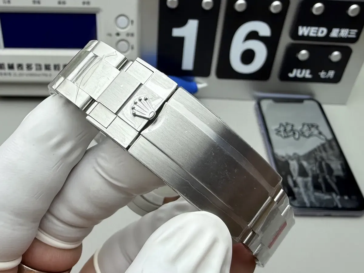 C厂买家后悔！VS厂丹东3235机芯动能超C厂，价格还低！