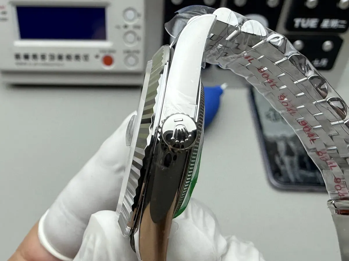 C厂劳力士日志和VS厂相比，哪个评价好一些？