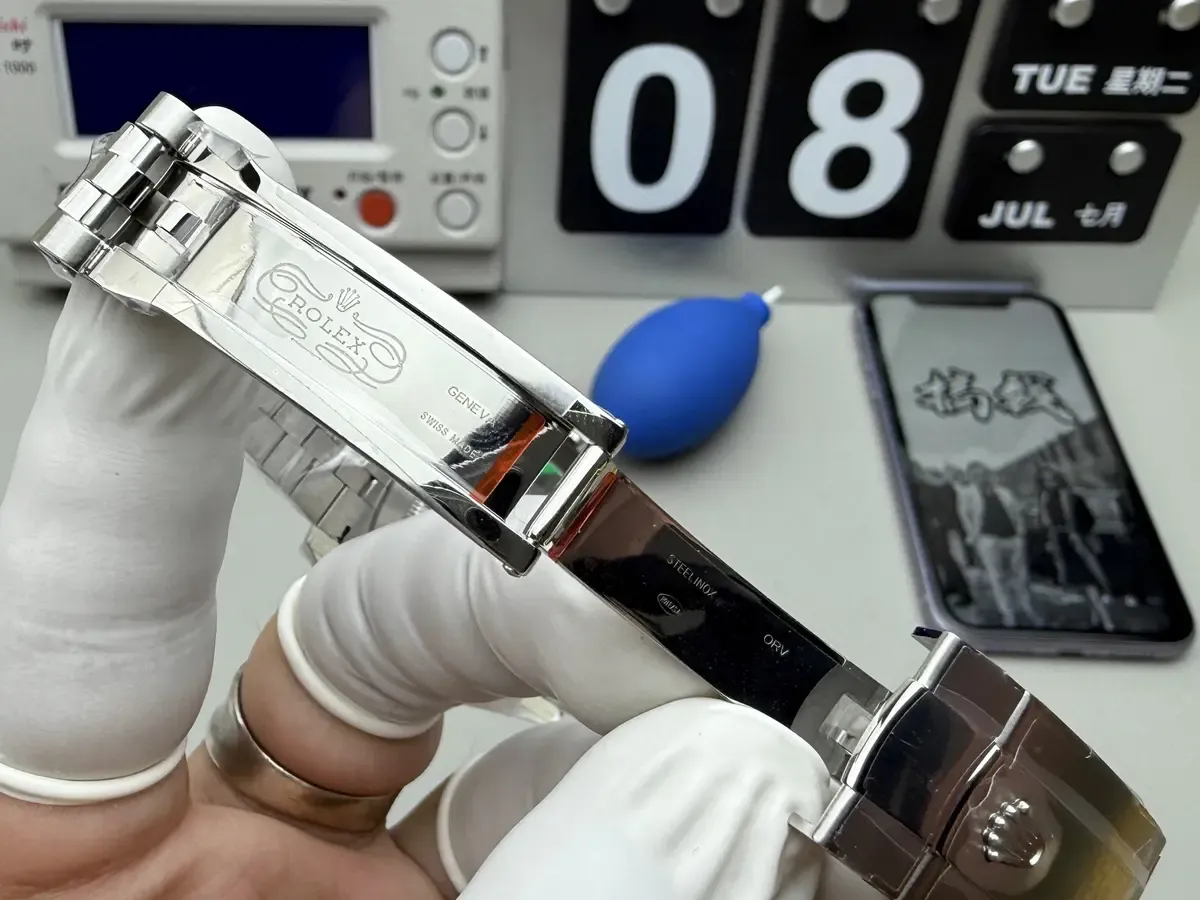 C厂劳力士日志和VS厂相比，哪个评价好一些？