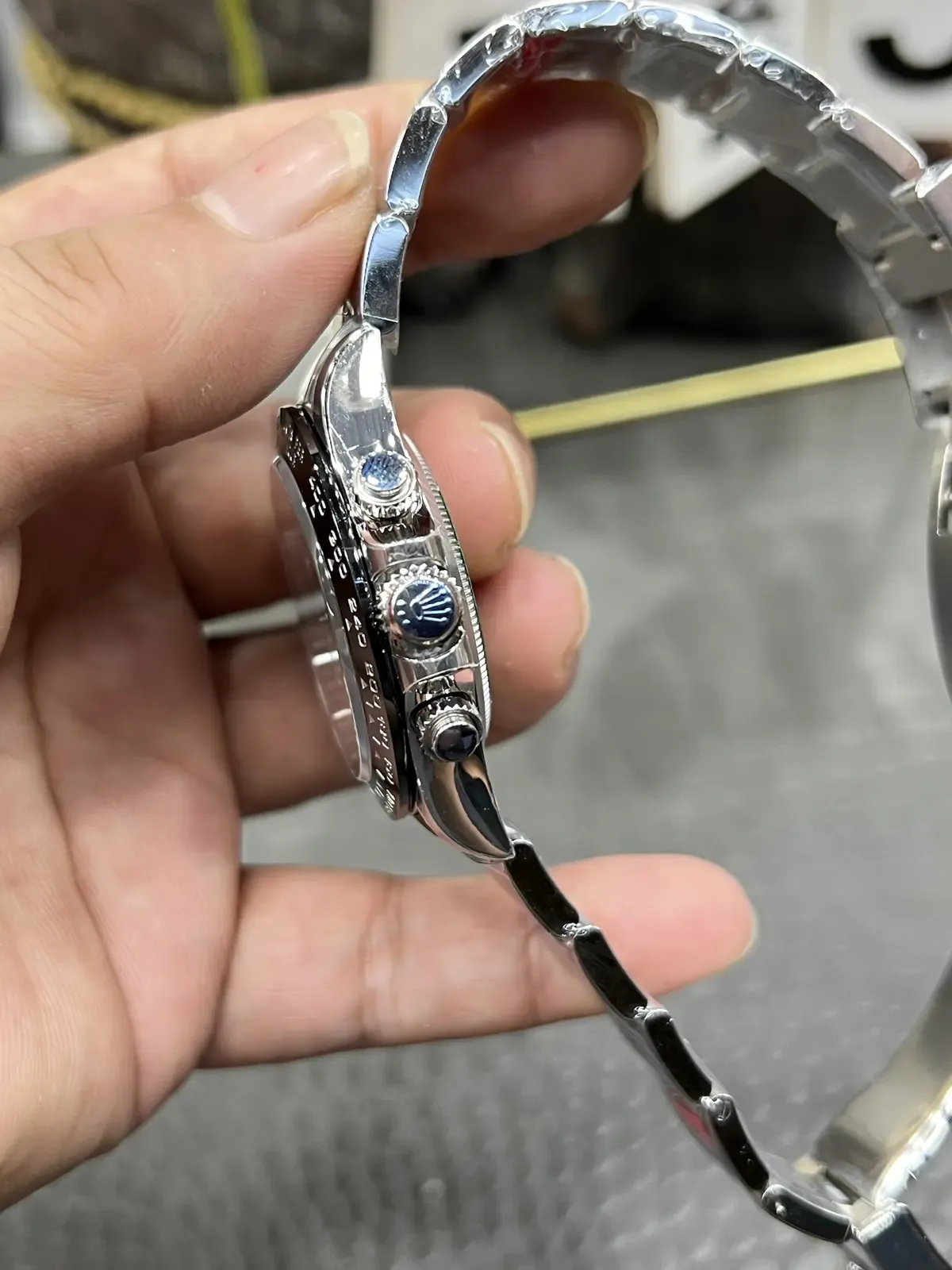 VS厂迪通拿4130机芯对比C厂，哪个更好？