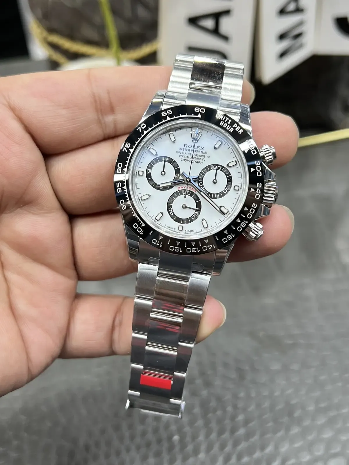 VS厂迪通拿4130机芯对比C厂，哪个更好？