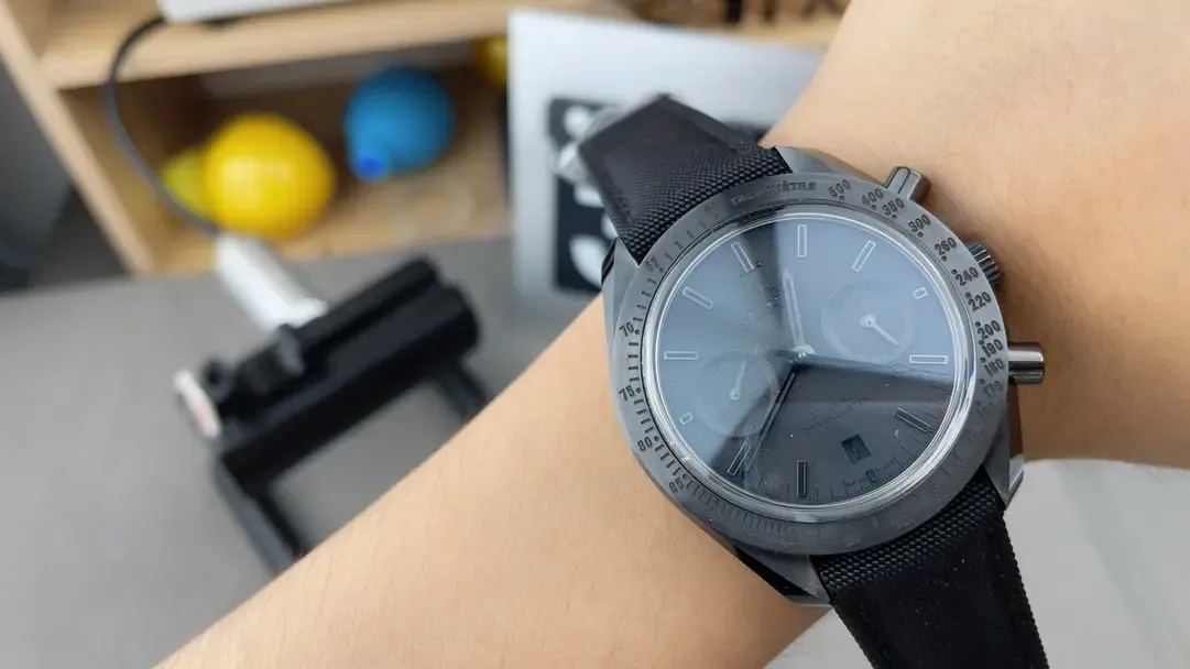 om厂欧米茄超霸月之暗面是否值得购买（优缺点详解）