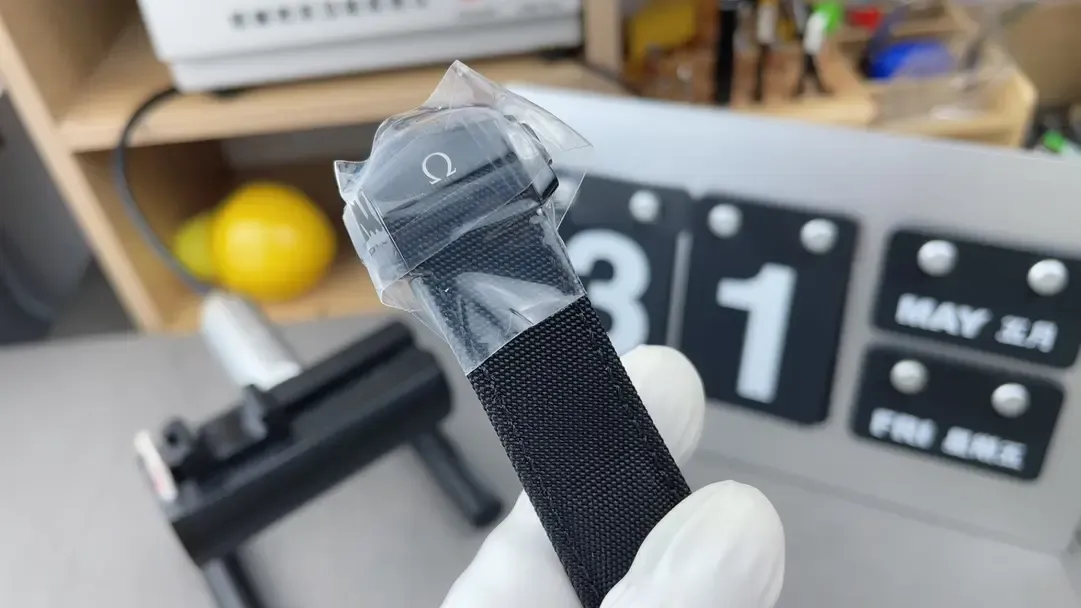 om厂欧米茄超霸月之暗面是否值得购买（优缺点详解）