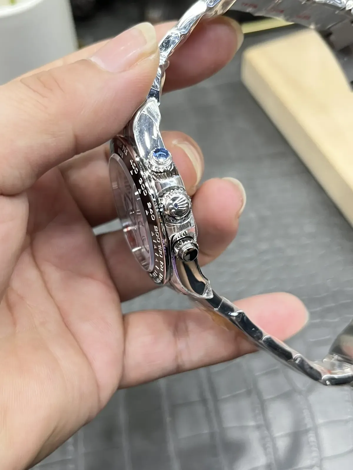 行内人教您：怎样区分VS厂迪通拿丹东4131机芯？