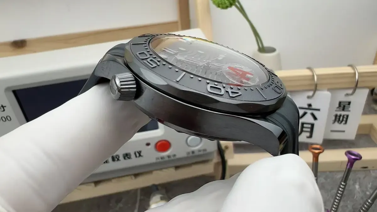 VS厂海马300墨黑陶瓷款能否称为天花板级别复刻？