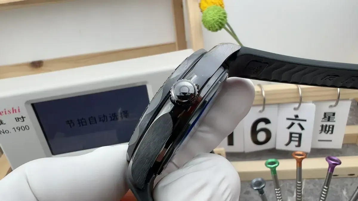 VS厂海马300墨黑陶瓷款能否称为天花板级别复刻？