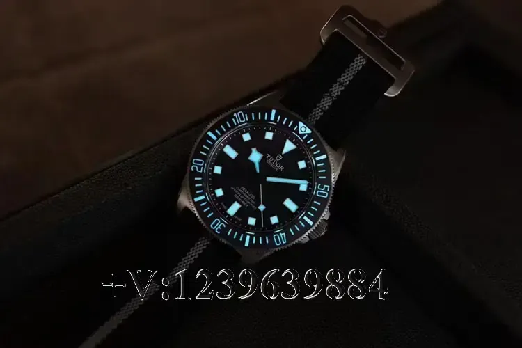 M+厂帝舵领潜型FXD蓝盘对比测评（入手攻略以及避坑指南）
